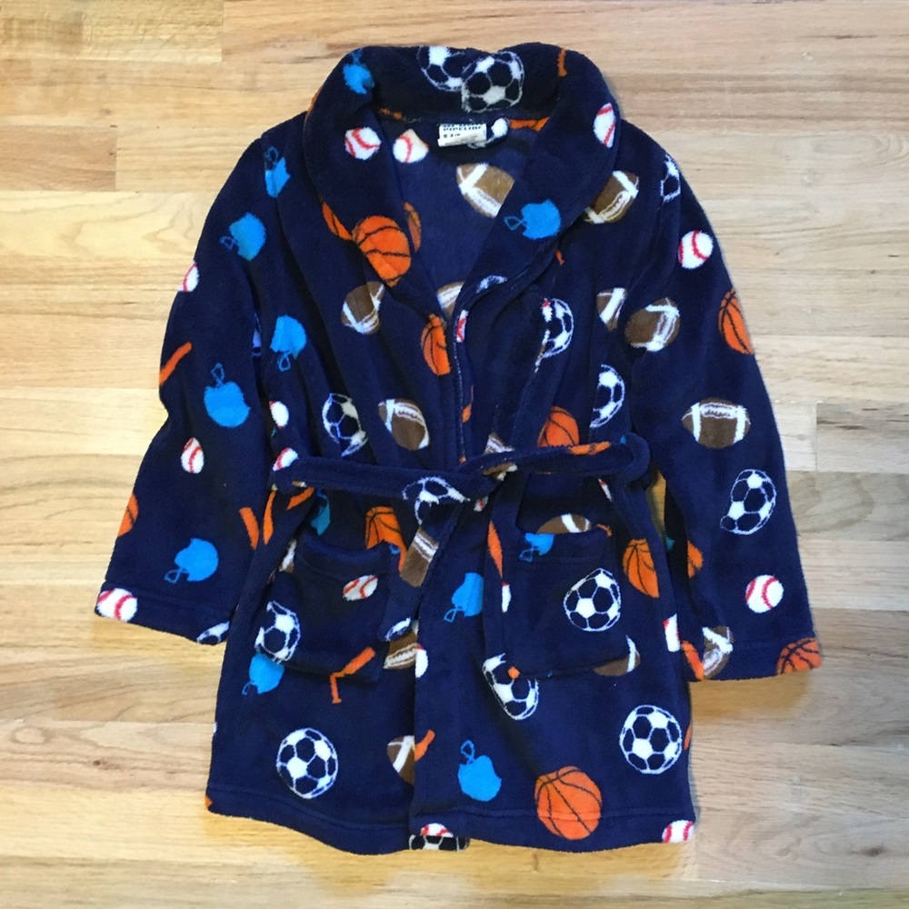 Urban Pipeline boy’s navy micro fleece robe.
